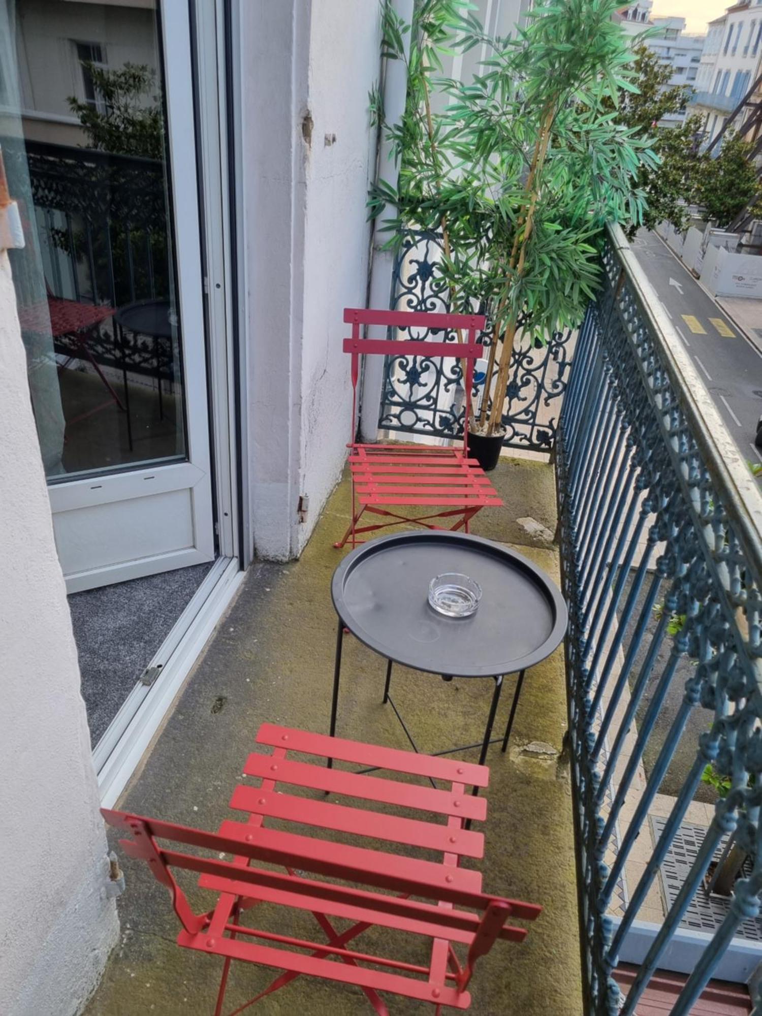 Hotel & Restaurant Le Patio Віші Екстер'єр фото