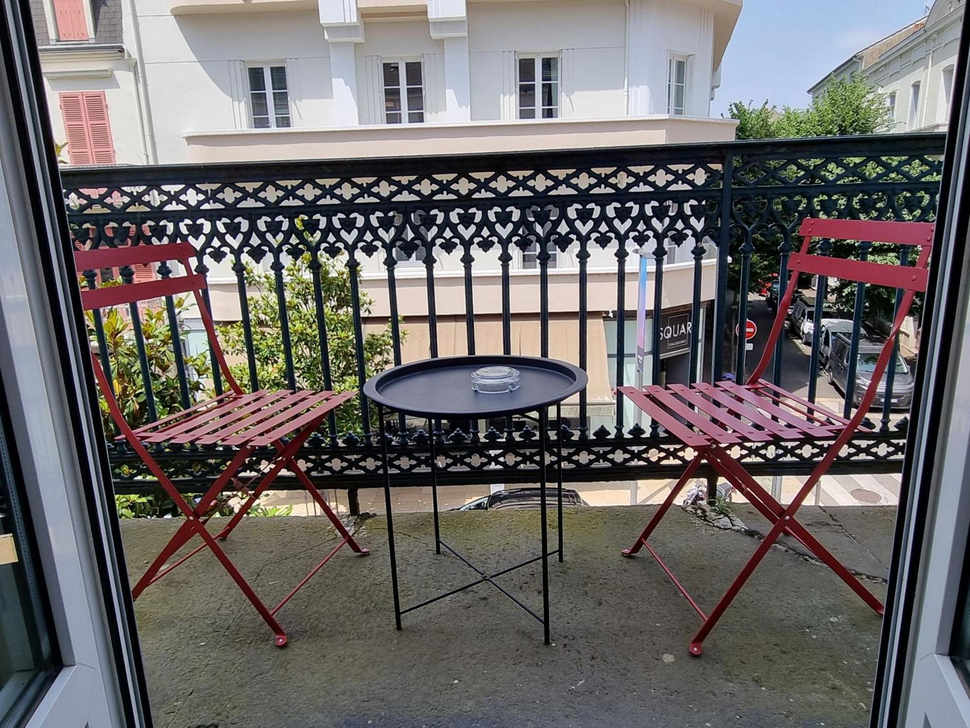 Hotel & Restaurant Le Patio Віші Екстер'єр фото