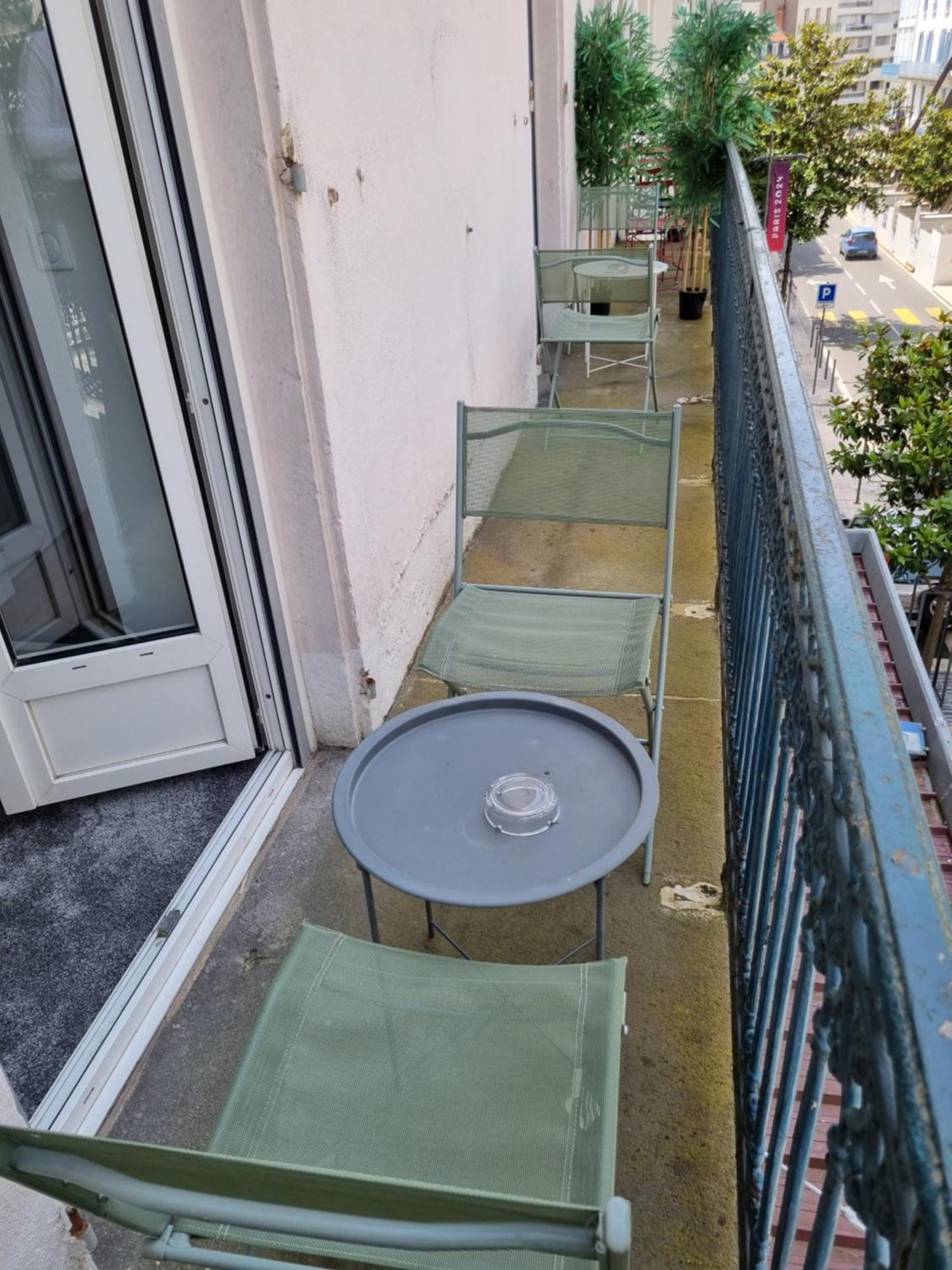 Hotel & Restaurant Le Patio Віші Екстер'єр фото