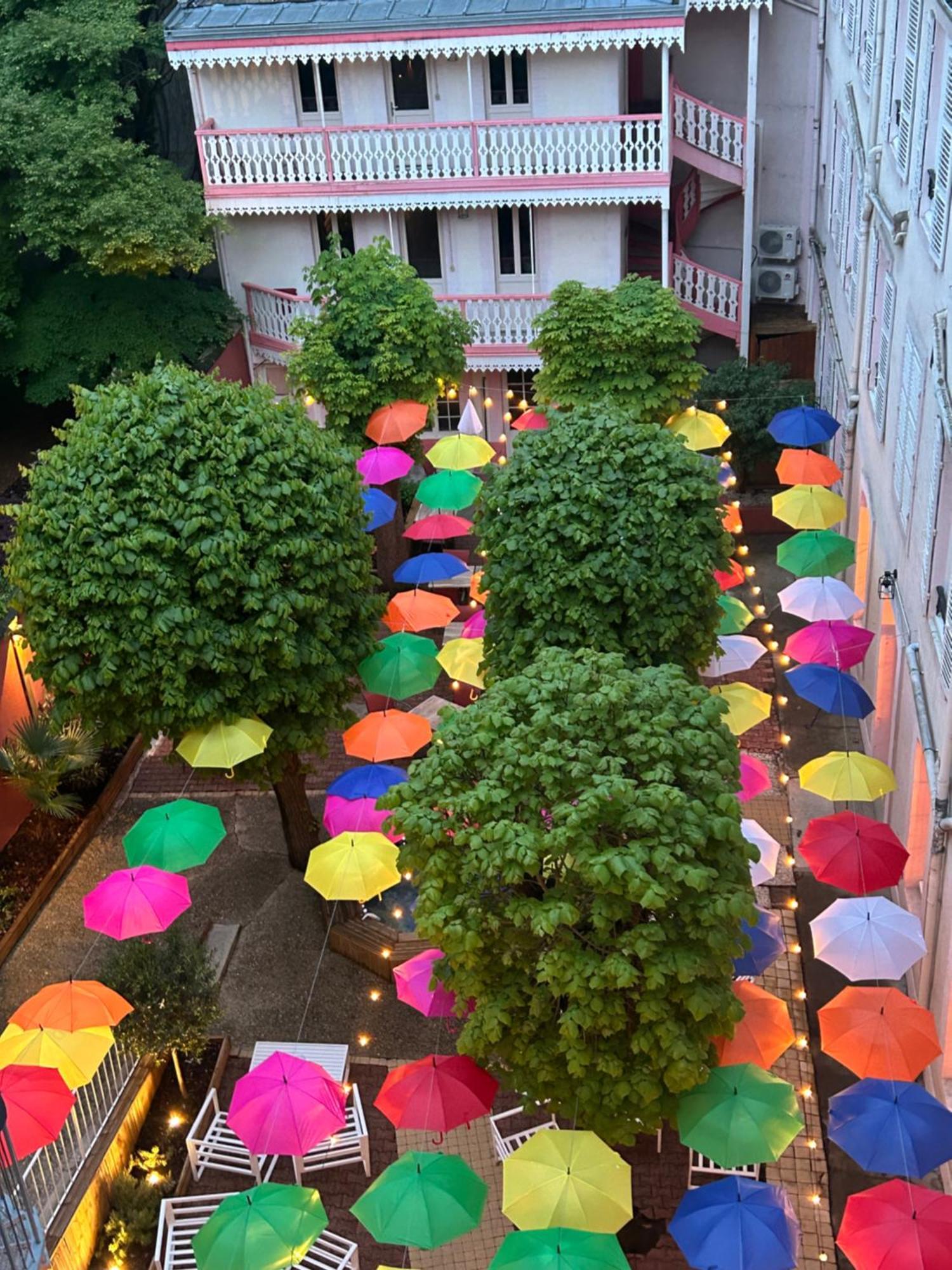Hotel & Restaurant Le Patio Віші Екстер'єр фото